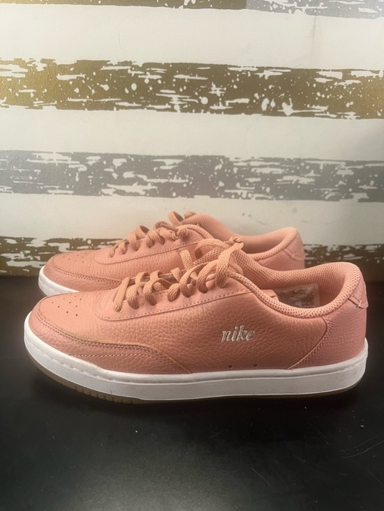 Nike Shoes - Nike Court Vintage